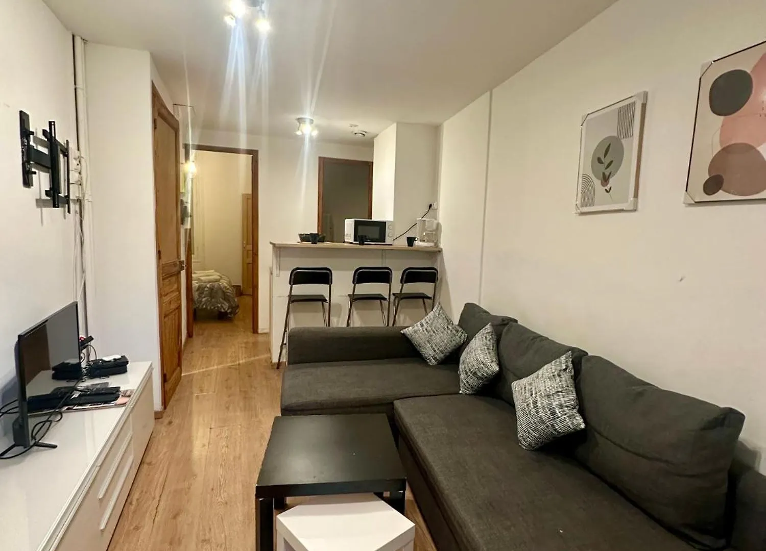 Appartement Chic Au Coeur Du 16E contacts
